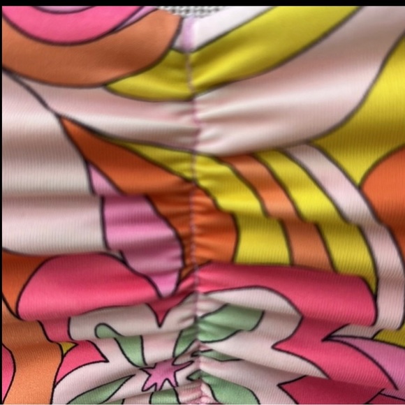 FRANKIES BIKINIS Hailee Steinfeld Bikini Top Wms M Dexter Peace - Picture 6 of 9